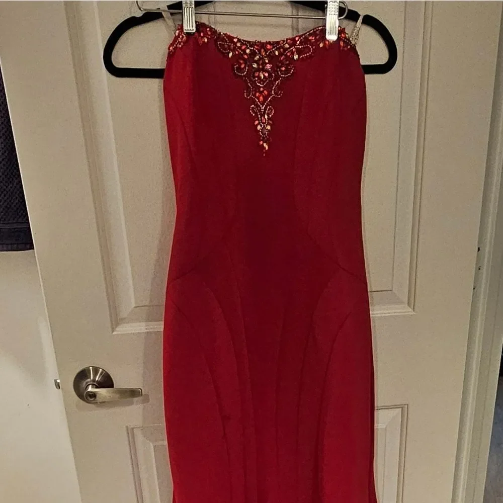 CLOSING CLOSET - SEND OFFERS!Elegant Red Strapless Evening Gown - Picture 4 of 4